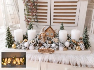 Adventní svícen - na bílém dřevěném základě - se zimní figurkou a domečkem - bílé svíčky - led světýlka